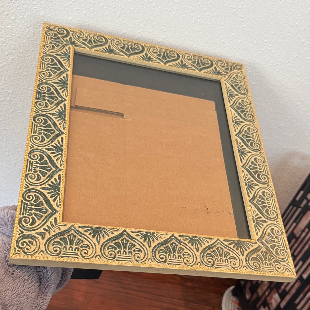 VTG Italian 8x10 Gold-Green Decorative Wood Frame w/easel stand & Hanger